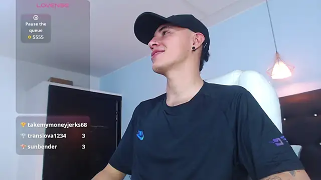 Lobo 17  online show from October 5, 4:49 am