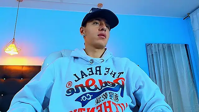 Lobo 17  online show from February 1, 4:14 am