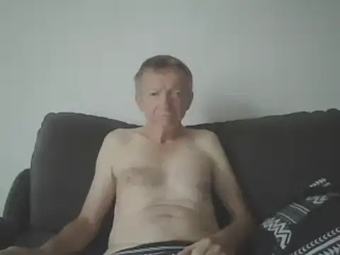 Snapshot of naturiste974 chatting on March 7, 2:57 am naturiste974 online show from March 7, 2:57 am