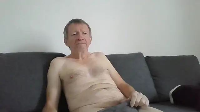 Snapshot of naturiste974 chatting on October 4, 10:42 am naturiste974 online show from October 4, 10:42 am