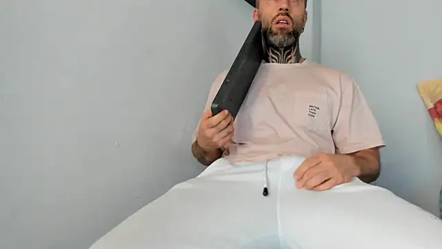 Snapshot of Antoniohot2024 chatting on February 21, 10:15 pm Antoniohot2024 online show from February 21, 10:15 pm