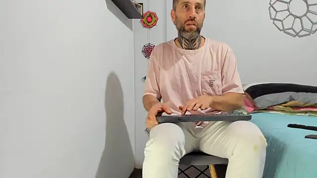 Snapshot of Antoniohot2024 chatting on February 26, 12:14 pm Antoniohot2024 online show from February 26, 12:14 pm