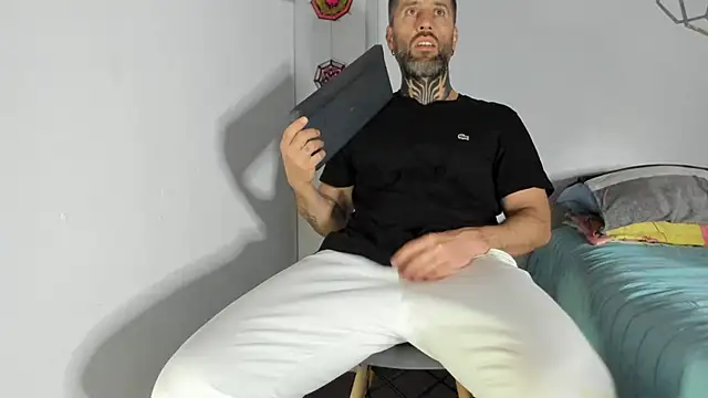 Snapshot of Antoniohot2024 chatting on February 25, 3:16 pm Antoniohot2024 online show from February 25, 3:16 pm