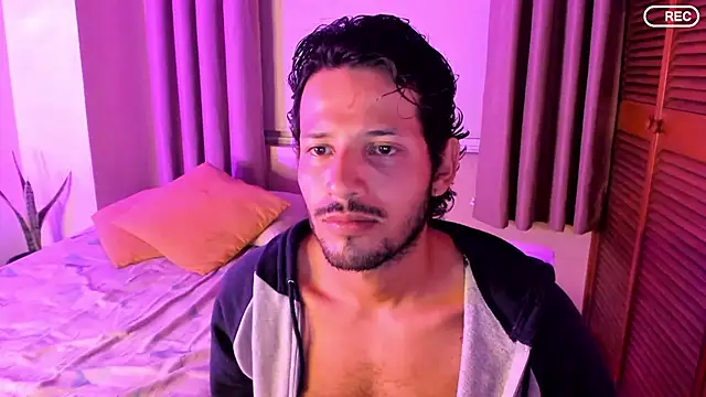 Nicholasrodrii online show from December 20, 1:02 am