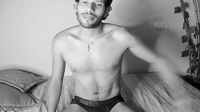 Nicholasrodrii online show from June 12, 11:35 pm