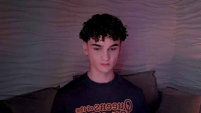Snapshot of adam_21cm__ chatting on March 12, 4:35 pm adam 21cm   online show from March 12, 4:35 pm