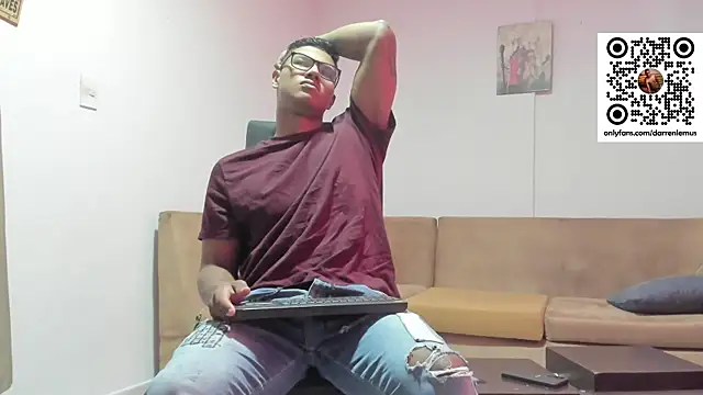 Snapshot of Darren_hot2 chatting on January 10, 5:02 pm Darren hot2 online show from January 10, 5:02 pm