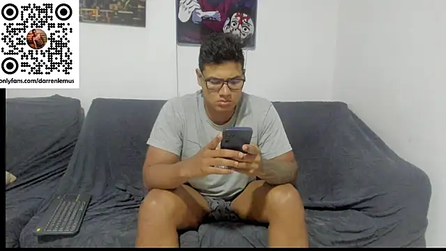 Snapshot of Darren_hot2 chatting on October 11, 5:33 am Darren hot2 online show from October 11, 5:33 am