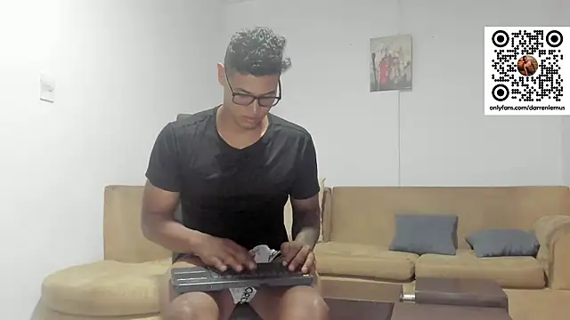 Snapshot of Darren_hot2 chatting on January 28, 5:32 am Darren hot2 online show from January 28, 5:32 am