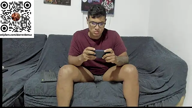 Snapshot of Darren_hot2 chatting on October 9, 3:55 am Darren hot2 online show from October 9, 3:55 am