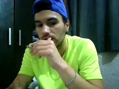 montevideoo online show from December 15, 3:58 am