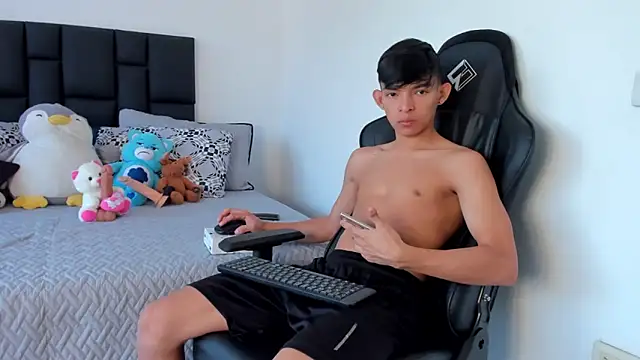 Tonny twink  online show from December 19, 4:04 pm