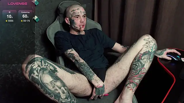 Snapshot of lonelycrystal chatting on October 5, 9:52 pm lonelycrystal online show from October 5, 9:52 pm