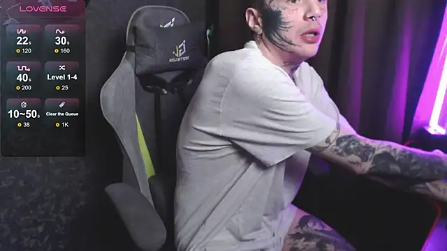 Snapshot of lonelycrystal chatting on January 7, 1:32 pm lonelycrystal online show from January 7, 1:32 pm