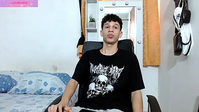 Snapshot of jeff_ross chatting on December 4, 7:01 pm jeff ross online show from December 4, 7:01 pm