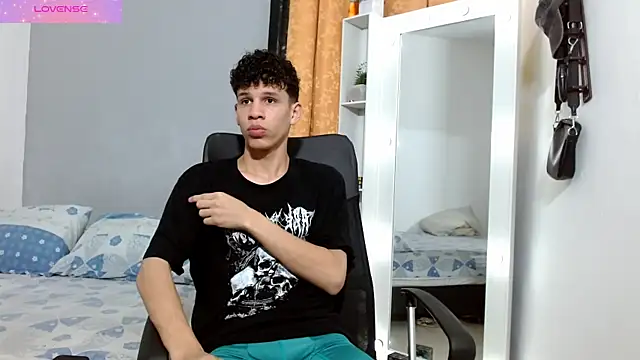 Snapshot of jeff_ross chatting on December 19, 5:40 pm jeff ross online show from December 19, 5:40 pm