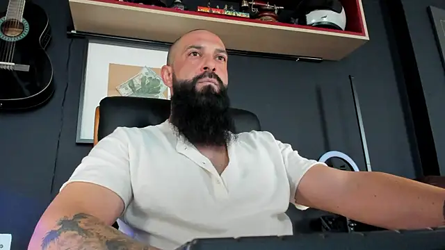 Snapshot of axxelrich_ chatting on February 5, 8:32 am axxelrich  online show from February 5, 8:32 am