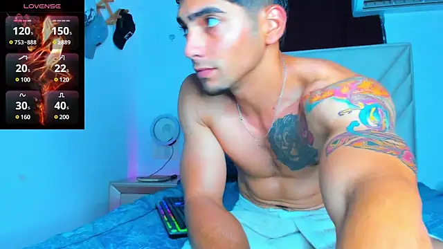 Snapshot of Rich_boy01 chatting on December 20, 4:25 pm Rich boy01 online show from December 20, 4:25 pm