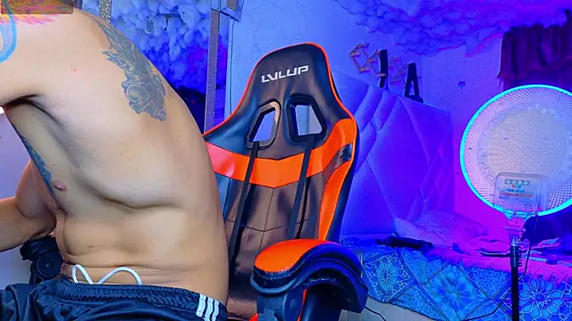 Rich boy01 online show from February 16, 11:58 pm