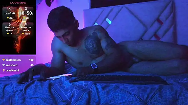 Snapshot of Rich_boy01 chatting on December 22, 1:23 am Rich boy01 online show from December 22, 1:23 am