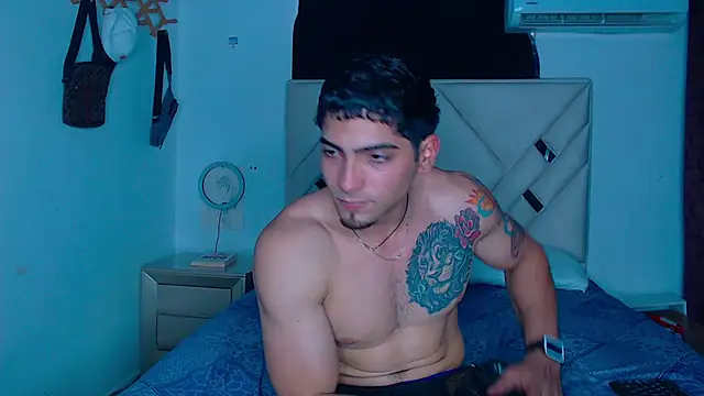 Snapshot of Rich_boy01 chatting on February 13, 6:59 pm Rich boy01 online show from February 13, 6:59 pm