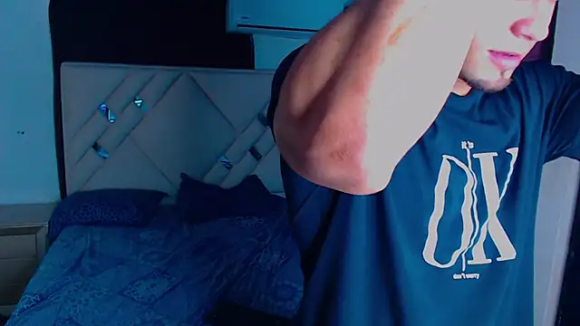 Snapshot of Rich_boy01 chatting on March 5, 1:50 pm Rich boy01 online show from March 5, 1:50 pm