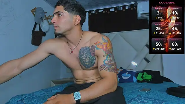 Snapshot of Rich_boy01 chatting on January 25, 9:57 pm Rich boy01 online show from January 25, 9:57 pm