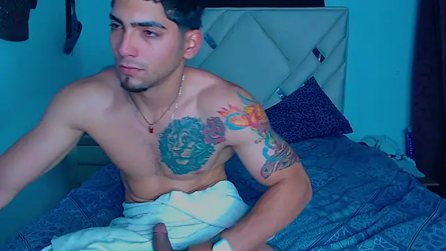 Snapshot of Rich_boy01 chatting on February 3, 8:57 pm Rich boy01 online show from February 3, 8:57 pm