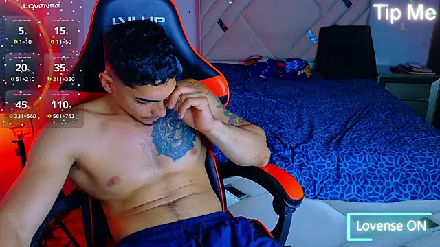 Snapshot of Rich_boy01 chatting on September 12, 11:05 pm Rich boy01 online show from September 12, 11:05 pm