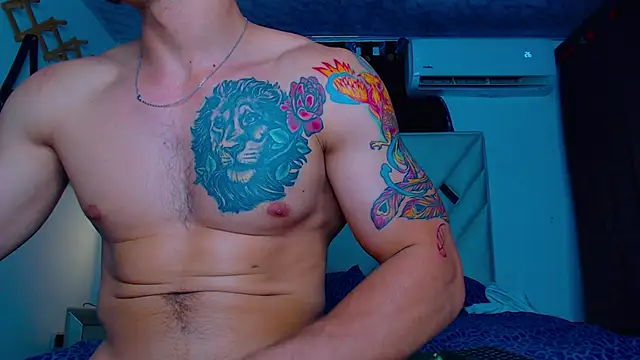 Snapshot of Rich_boy01 chatting on February 26, 12:58 pm Rich boy01 online show from February 26, 12:58 pm