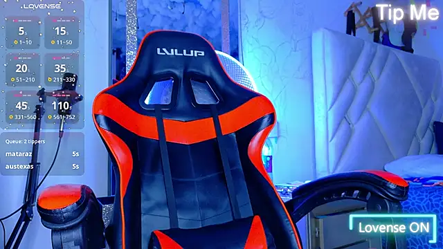 Snapshot of Rich_boy01 chatting on October 20, 8:35 pm Rich boy01 online show from October 20, 8:35 pm