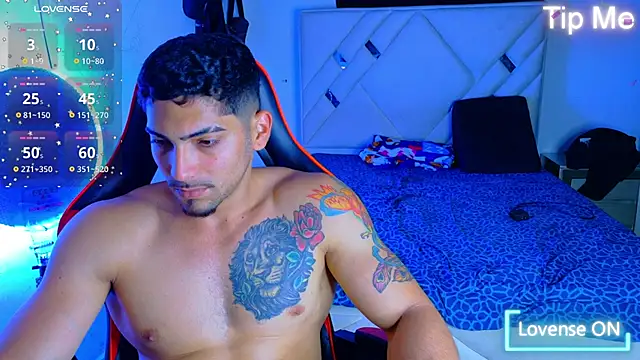 Snapshot of Rich_boy01 chatting on September 10, 6:39 pm Rich boy01 online show from September 10, 6:39 pm