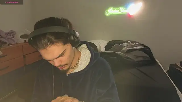 Snapshot of JordanShow chatting on December 15, 12:49 pm JordanShow online show from December 15, 12:49 pm