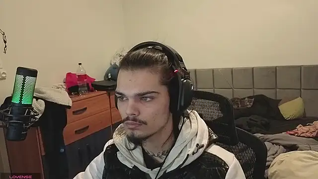 Snapshot of JordanShow chatting on March 5, 7:27 am JordanShow online show from March 5, 7:27 am