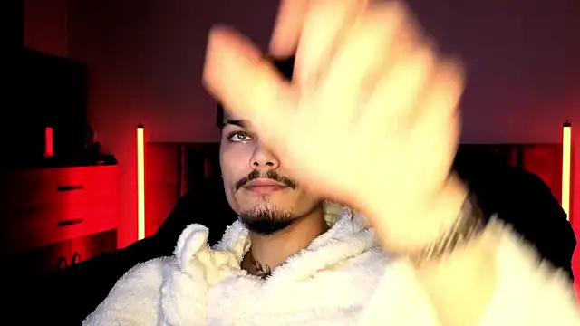 Snapshot of JordanShow chatting on October 20, 11:58 am JordanShow online show from October 20, 11:58 am