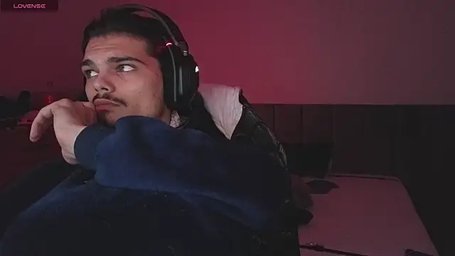 Snapshot of JordanShow chatting on March 19, 8:54 pm JordanShow online show from March 19, 8:54 pm