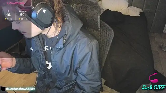 Snapshot of JordanShow chatting on February 3, 7:10 pm JordanShow online show from February 3, 7:10 pm