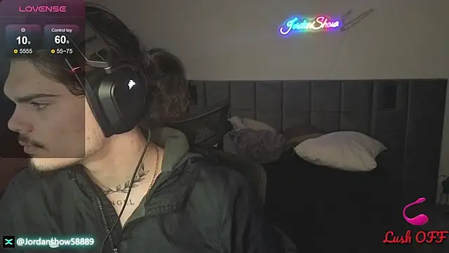 Snapshot of JordanShow chatting on February 6, 10:53 pm JordanShow online show from February 6, 10:53 pm