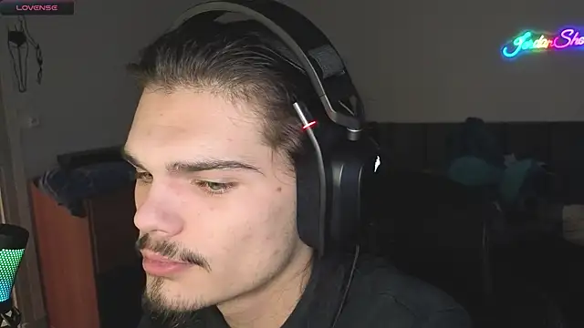 Snapshot of JordanShow chatting on February 2, 8:02 am JordanShow online show from February 2, 8:02 am