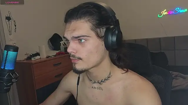 Snapshot of JordanShow chatting on January 8, 2:57 am JordanShow online show from January 8, 2:57 am