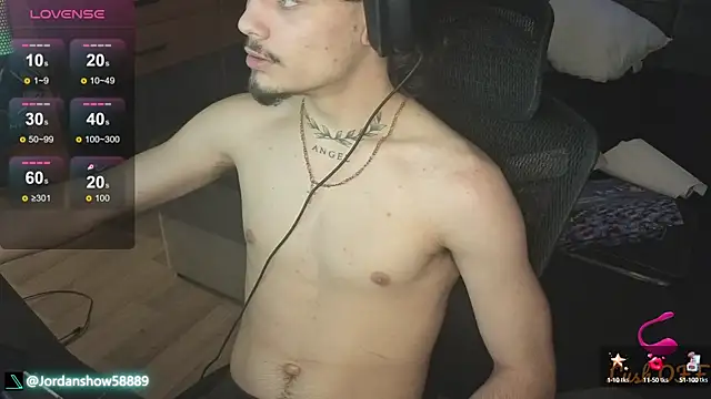 Snapshot of JordanShow chatting on February 6, 12:33 am JordanShow online show from February 6, 12:33 am