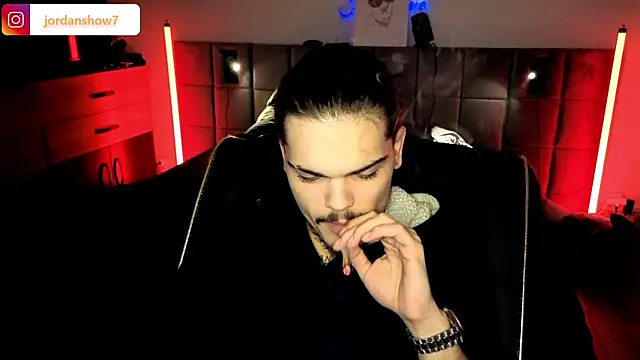 Snapshot of JordanShow chatting on October 19, 9:23 am JordanShow online show from October 19, 9:23 am