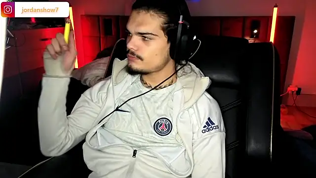 Snapshot of JordanShow chatting on October 1, 2:32 pm JordanShow online show from October 1, 2:32 pm