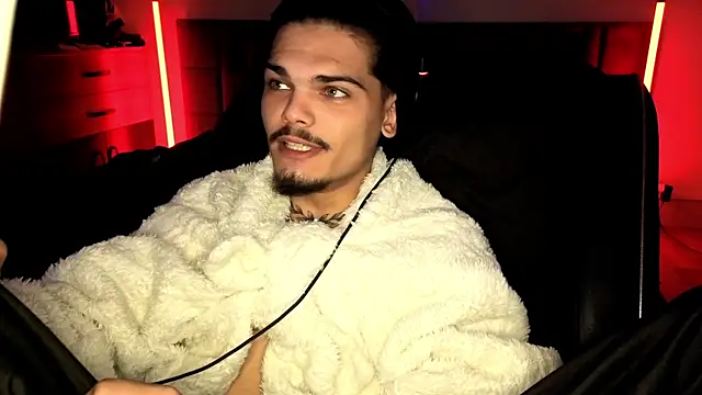 Snapshot of JordanShow chatting on October 21, 12:08 pm JordanShow online show from October 21, 12:08 pm