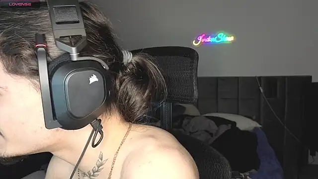 Snapshot of JordanShow chatting on February 20, 1:25 am JordanShow online show from February 20, 1:25 am