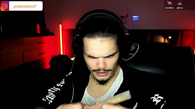 Snapshot of JordanShow chatting on October 8, 8:24 pm JordanShow online show from October 8, 8:24 pm