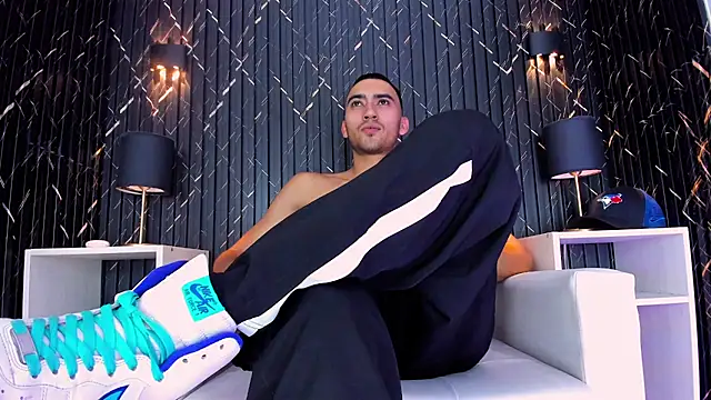 Liam crox online show from February 21, 3:43 pm