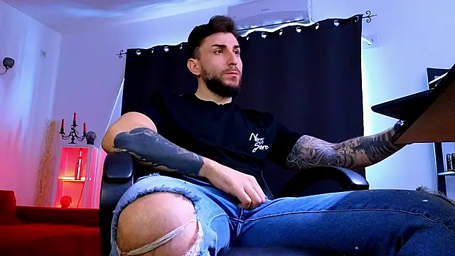 MightyAaron66 online show from February 18, 12:14 pm