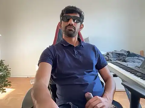 dominanthubby online show from April 25, 4:37 pm