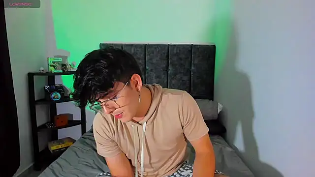 nolan twink1 online show from October 1, 11:52 pm